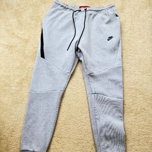 BNWT Original Issue Nike Tech Pack Joggers XL (Fits like L) - Light Heather Grey